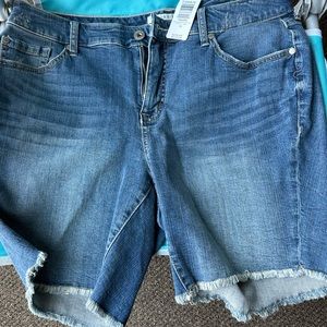 Torrid new with tags denim Bermuda shorts size 14